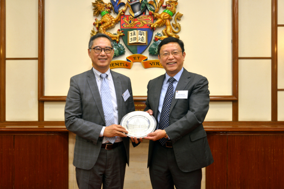 Ir. Ricky Lau, JP (left), receiving a gift from Prof. Pan (right).